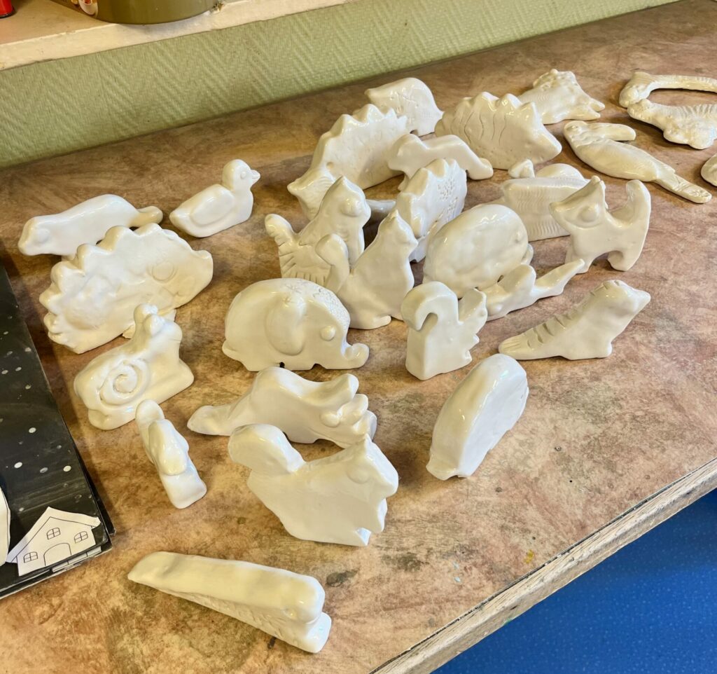 Animaux exotiques en céramique (CP/CE1).
