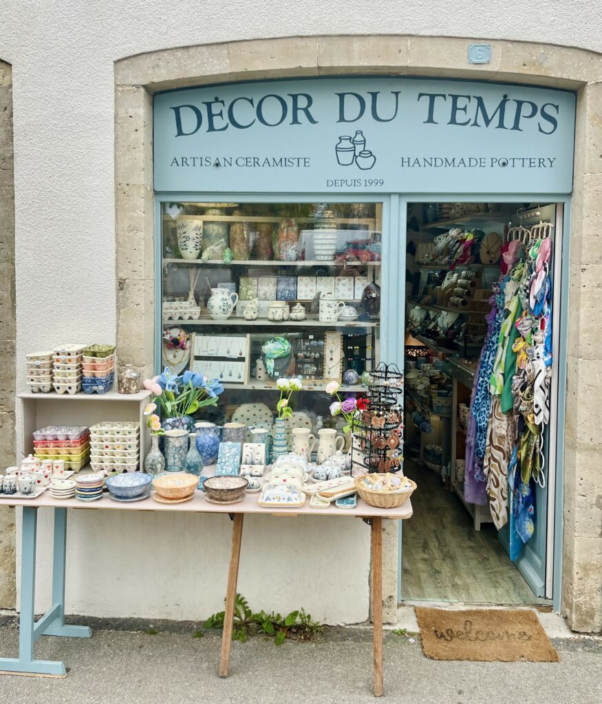 Devanture de la boutique en septembre 2025.