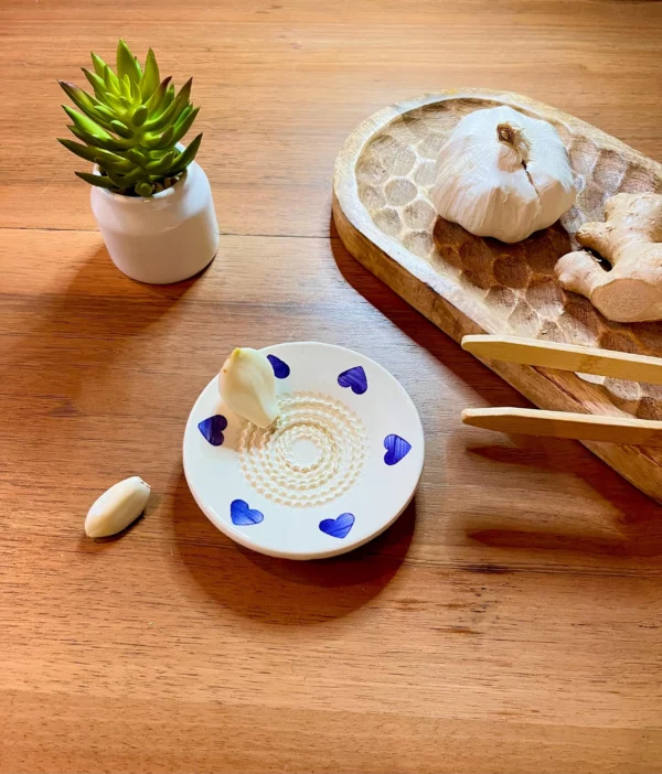 Râpe en céramique coeur bleu marine